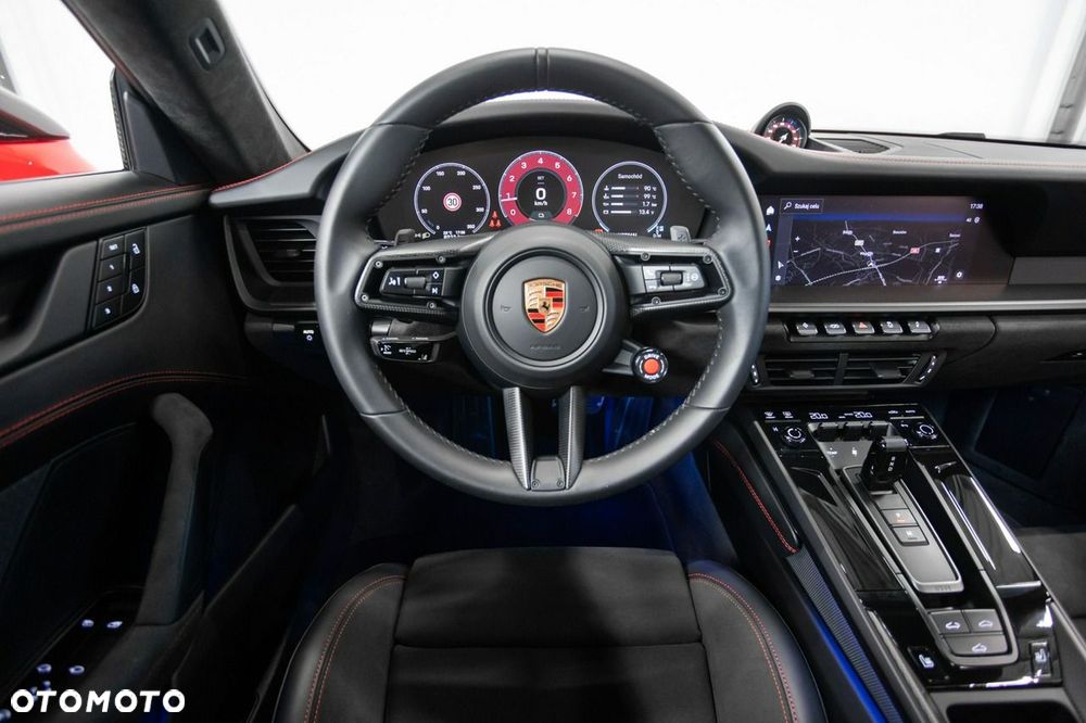 Porsche 911 Carrera 4 GTS PDK - 36