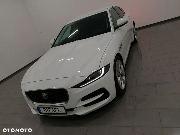 Jaguar XE 2.0 D180 SE