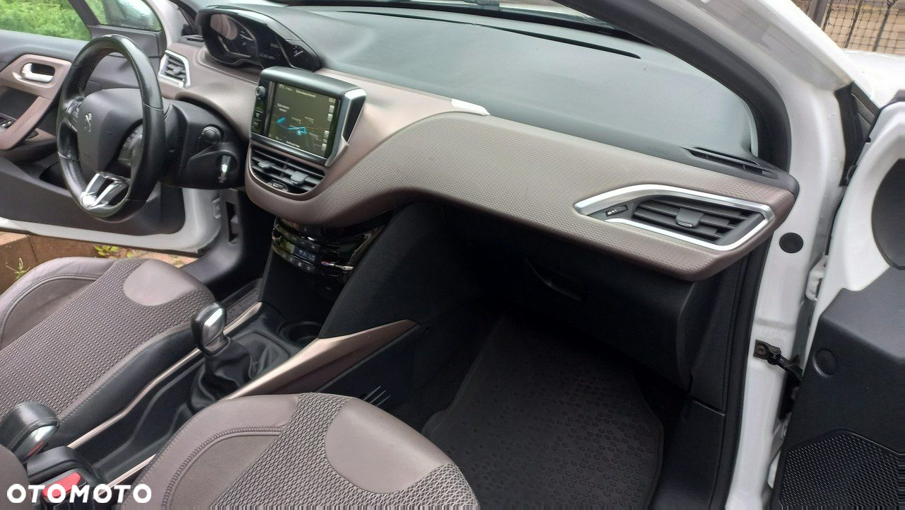 Peugeot 2008 1.6 e-HDi Allure S&S - 12