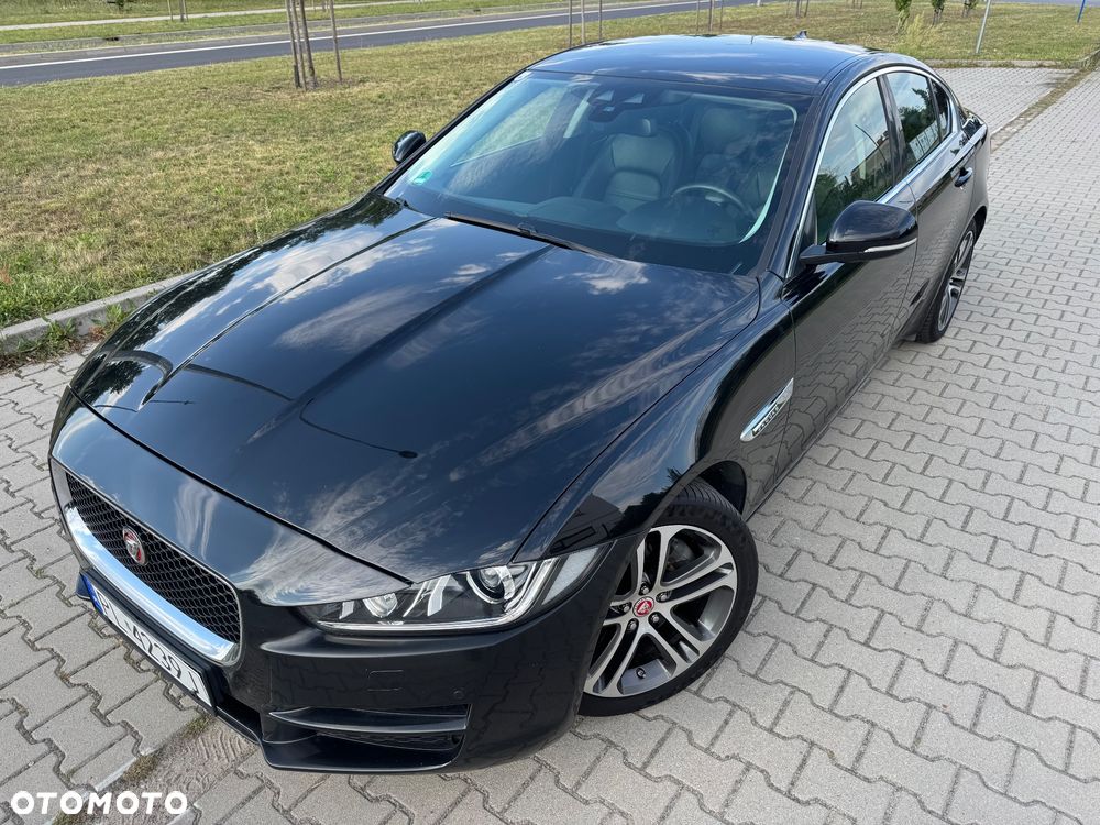 Jaguar XE 2.0 D AWD Prestige - 6