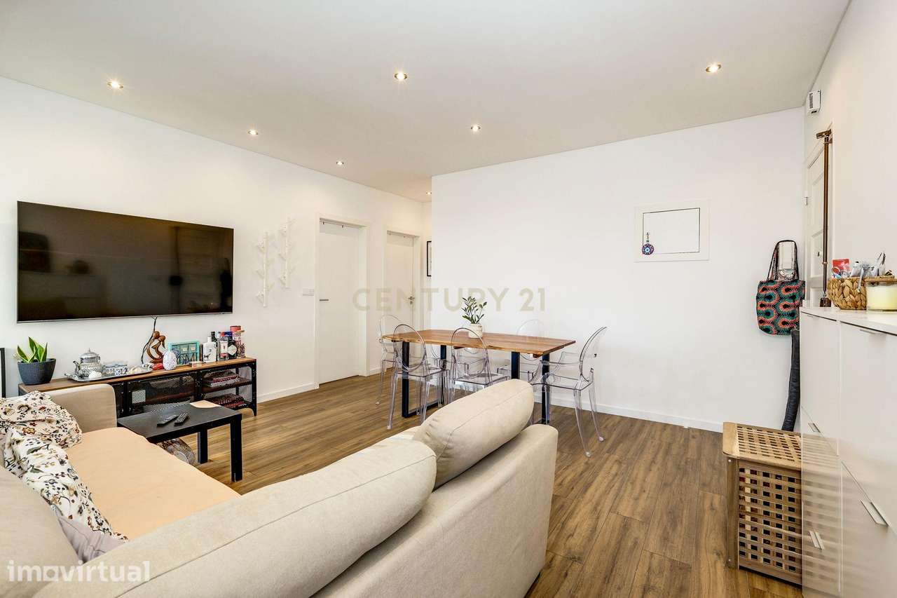Apartamento T2 Remodelado a poucos minutos da Estação da Reboleira - Grande imagem: 3/28