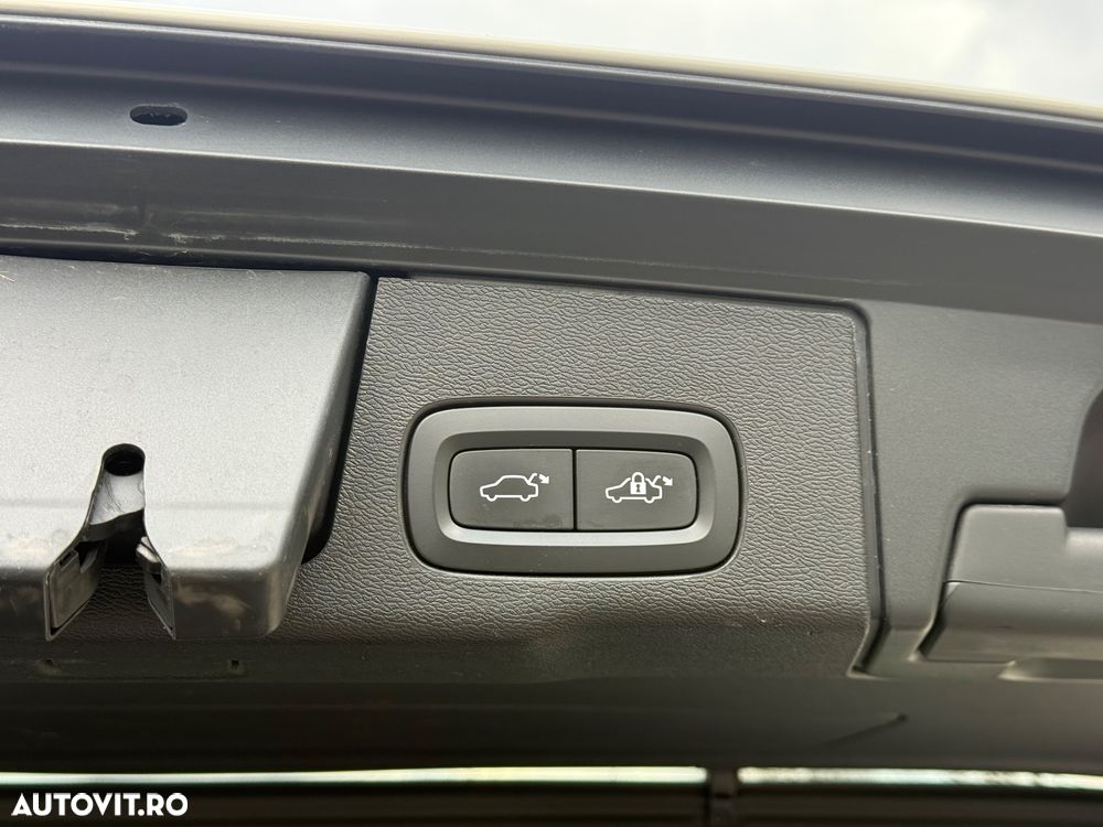 Volvo XC 60 D5 AWD R-Design - 29