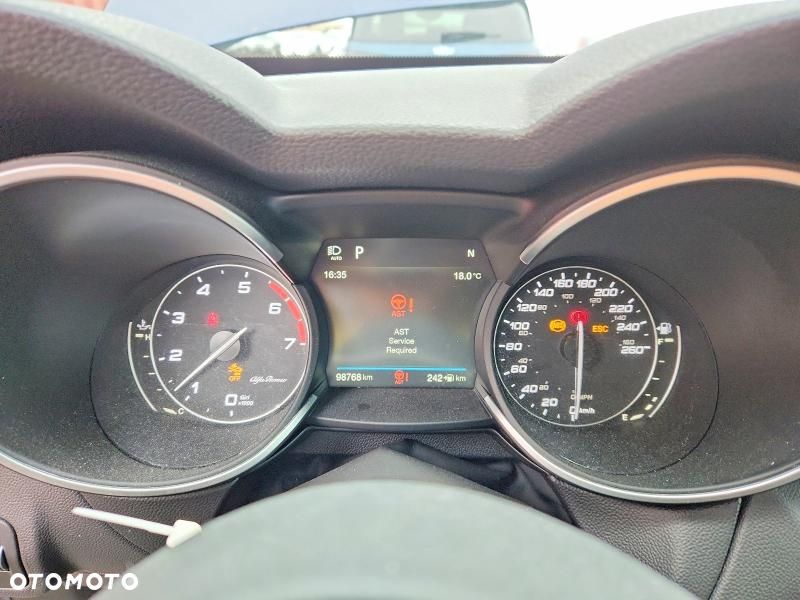 Alfa Romeo Stelvio 2.0 Turbo 16V AT8-Q4 Veloce Ti - 9