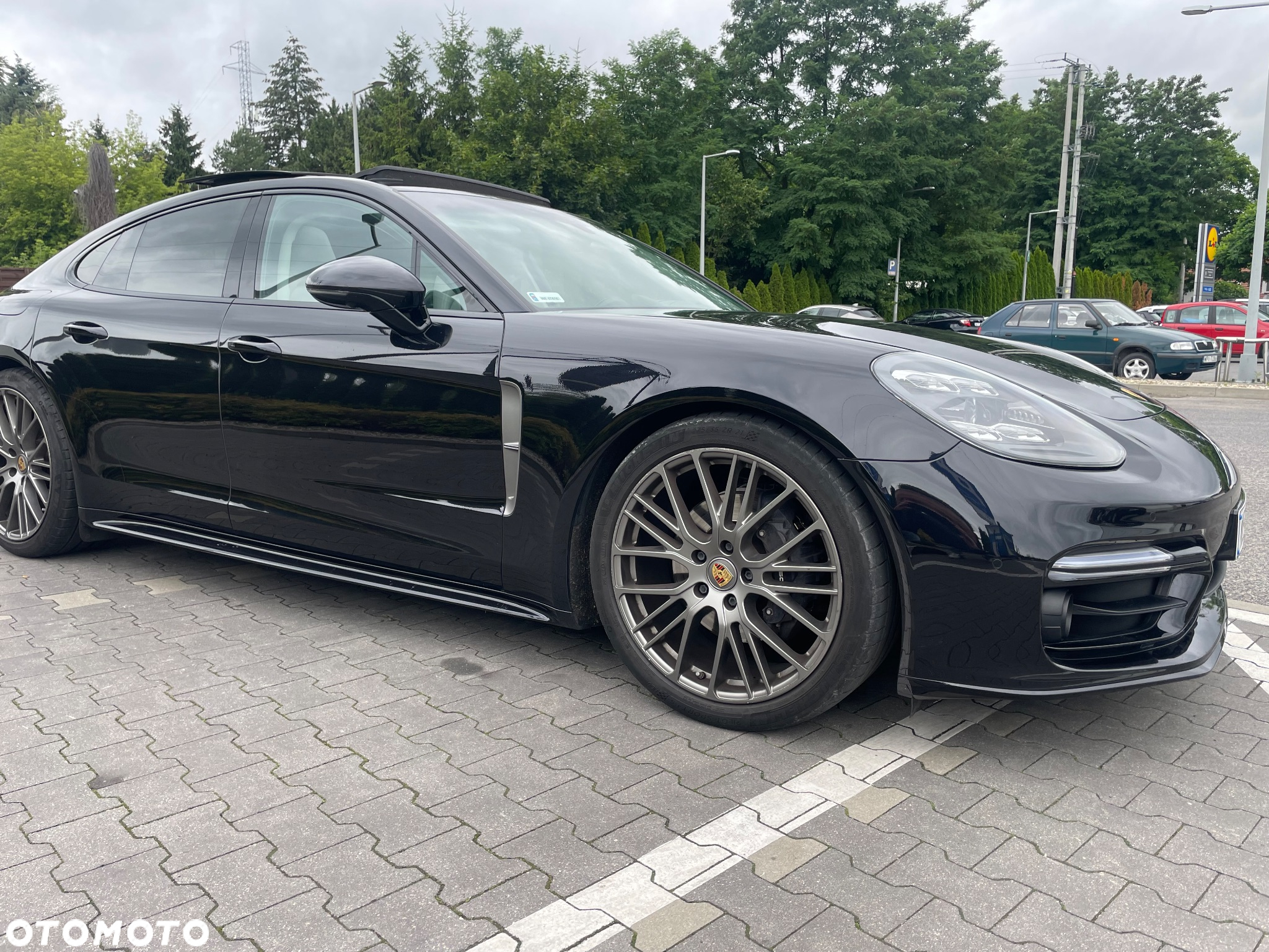 Porsche Panamera 4 Platinum Edition - 2