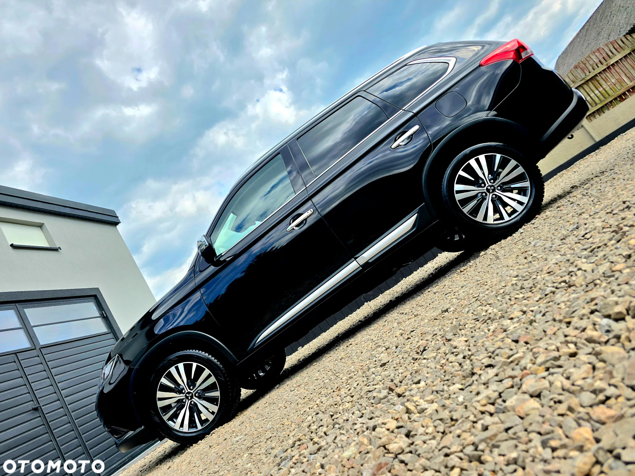 Mitsubishi Outlander 2.0 Instyle + 4WD CVT - 34