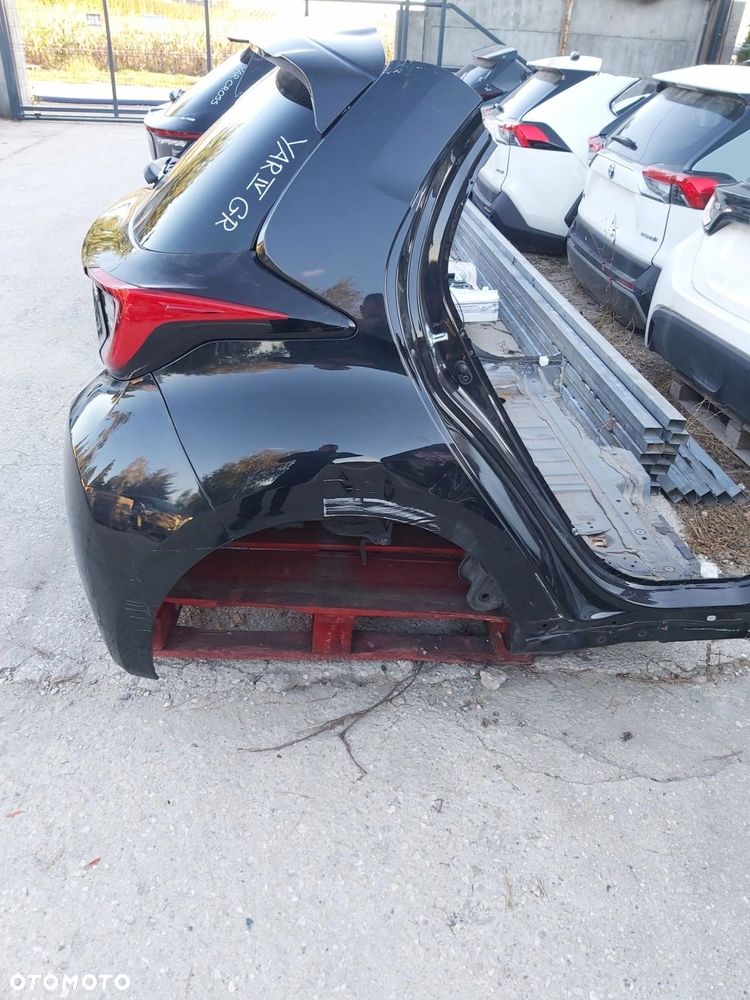 Toyota Yaris IV kompletny tył pas tylny klapa błotnik zderzak GR - 3