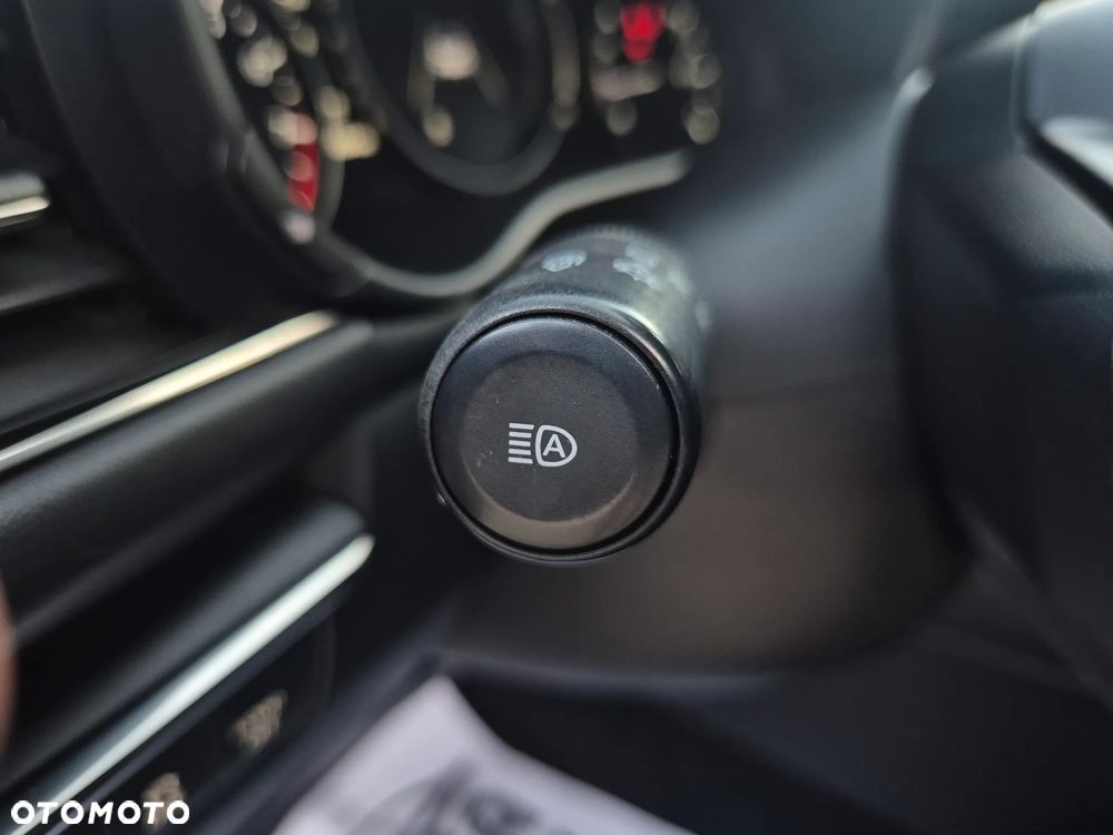 Mazda 3 e-SKYACTIV-G 122 M HYBRID EXCLUSIVE-LINE - 35