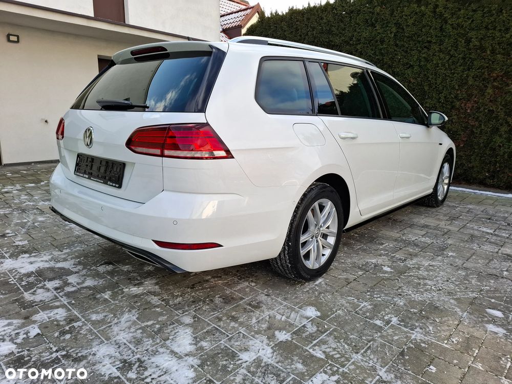 Volkswagen Golf - 6