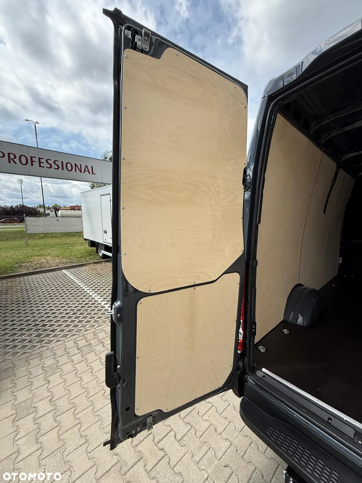Iveco DAILY 35S18A8HV 12M3 AUTOMAT OKAZJA OD RĘKI - 15