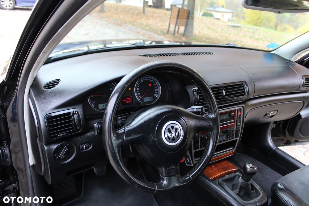 Volkswagen Passat 1.9 TDI Exclusive - 22