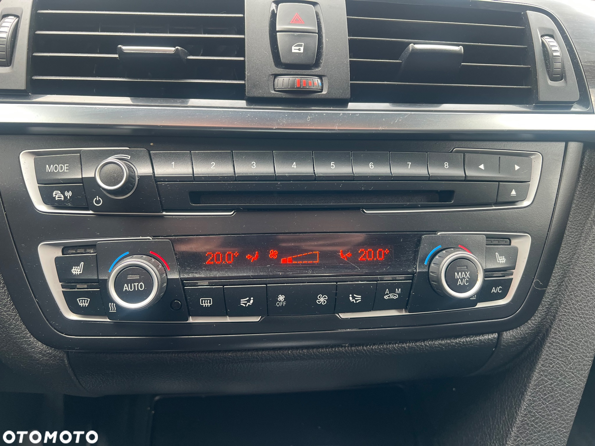 BMW Seria 3 318d Touring - 11