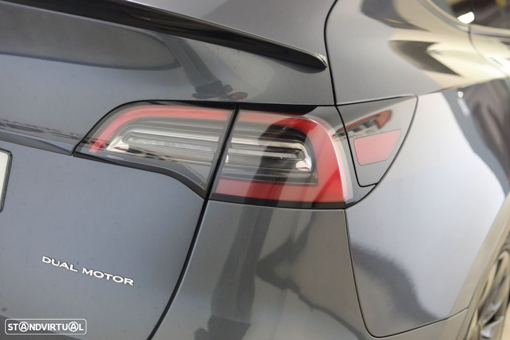 Tesla Model Y Long-Range RWD - 12