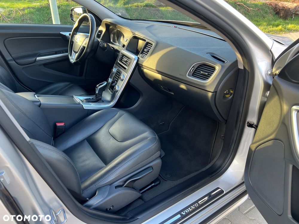 Volvo V60 Cross Country D3 Geartronic Summum - 21