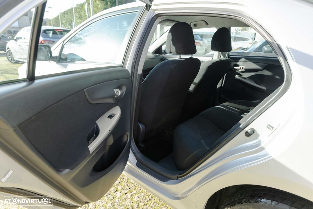 Toyota Corolla 1.4 D-4D Exclusive MM - 13