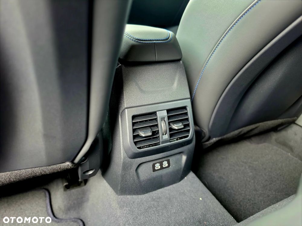 BMW Seria 1 120 mHEV - 30