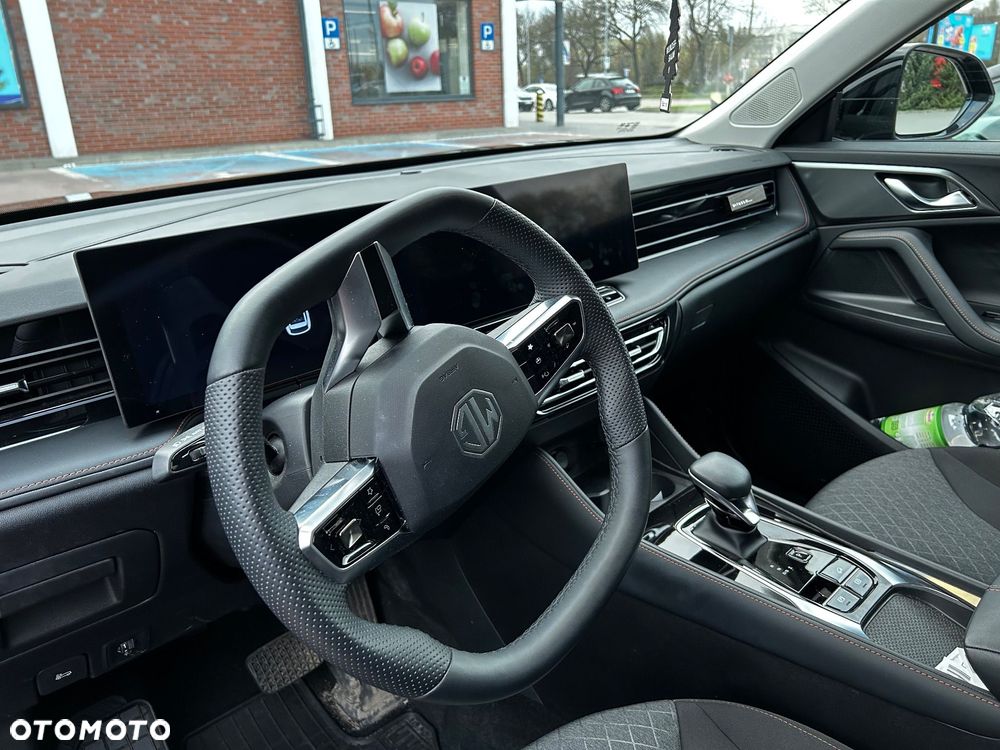 MG HS 1.5 T-GDI Excite DCT - 7