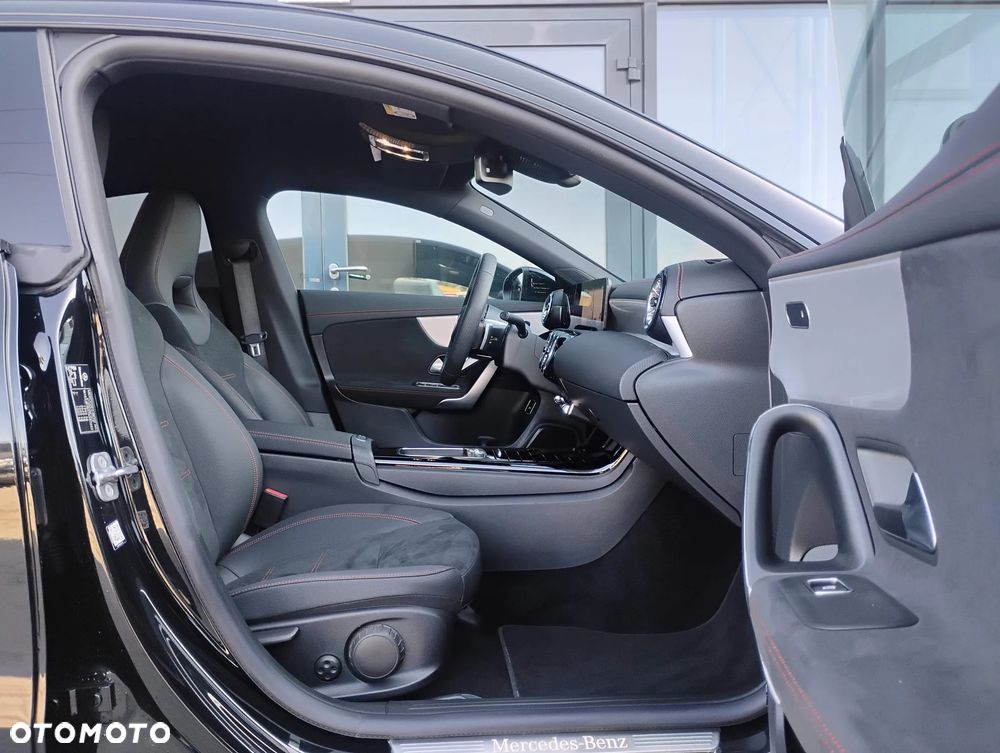 Mercedes-Benz CLA 200 mHEV AMG Line 7G-DCT - 15