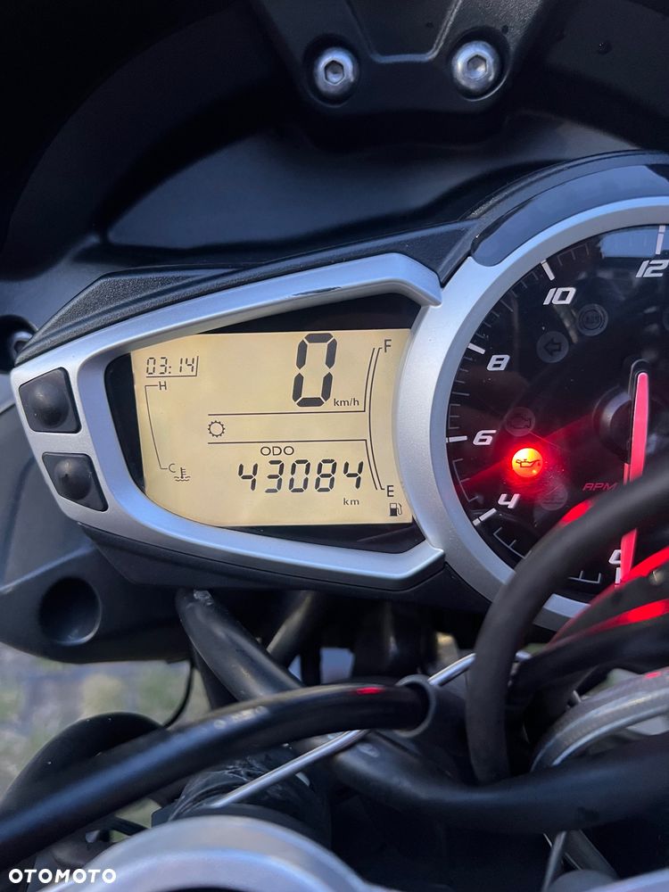 Triumph Street Triple - 10
