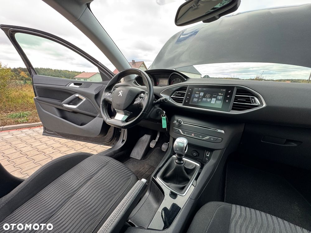 Peugeot 308 SW 1.2 PureTech Allure S&S - 12