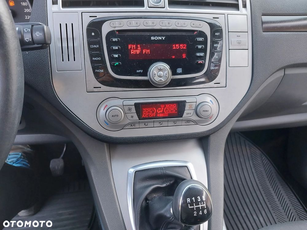 Ford Kuga 2.0 TDCi 2x4 Titanium - 16