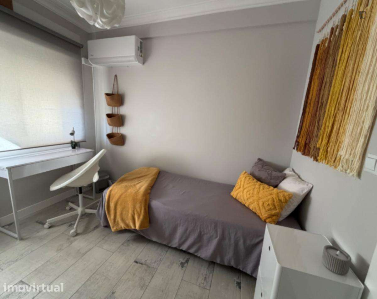 Quarto - localizado em Setubal - Grande imagem: 2/13