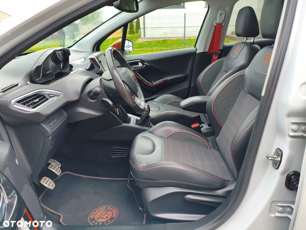 Peugeot 208 - 12