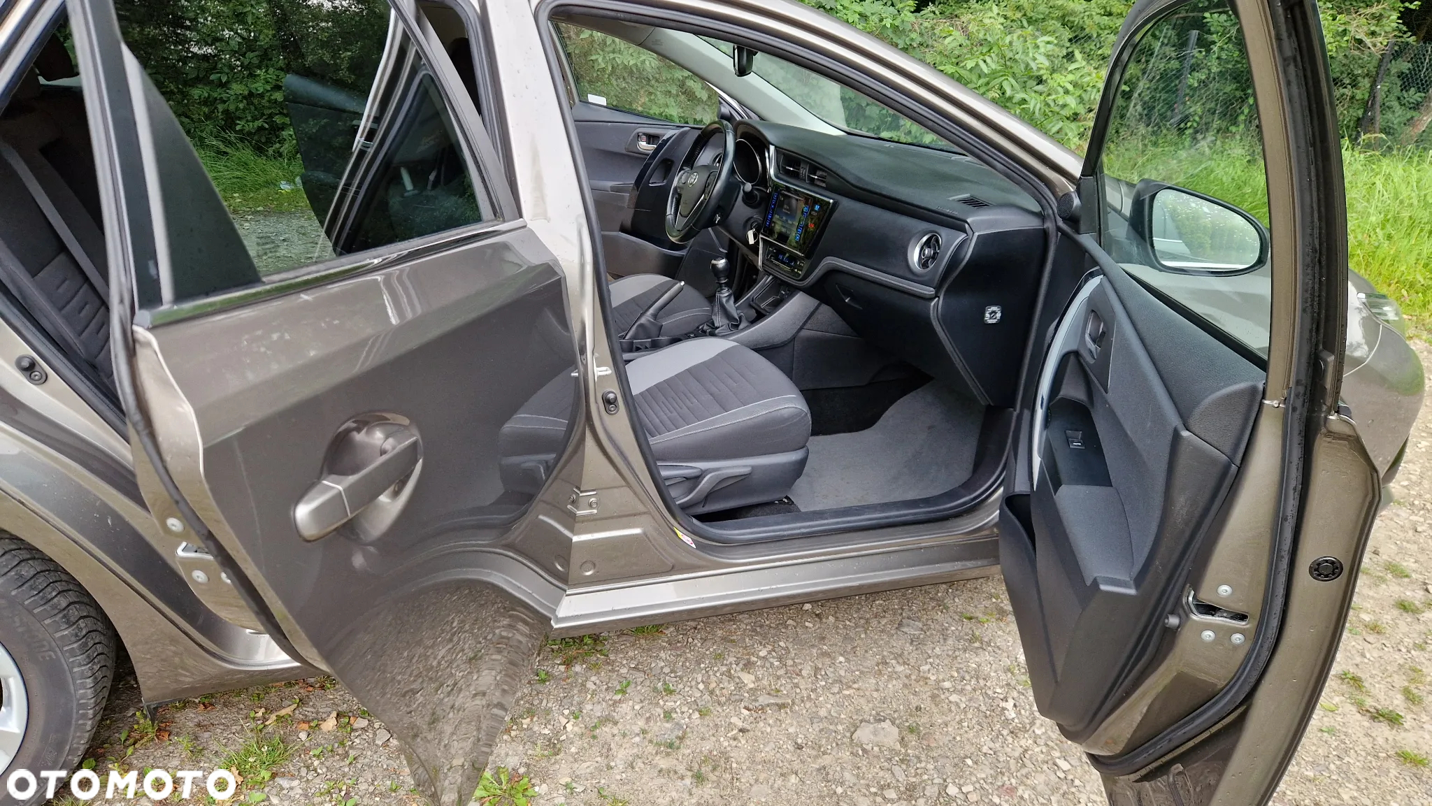 Toyota Auris 1.6 Premium - 19
