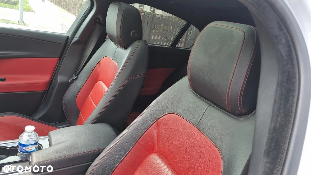 Jaguar XE 20d R-Sport Ingenium Edition - 30