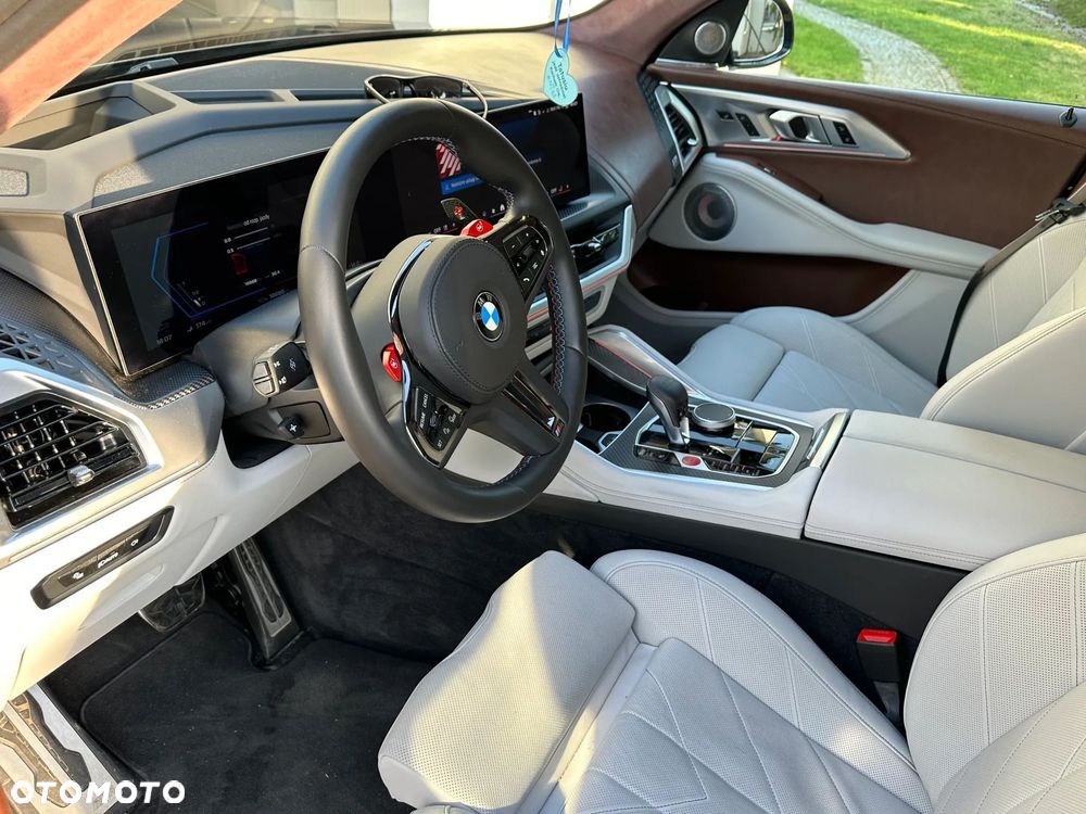 BMW XM - 8