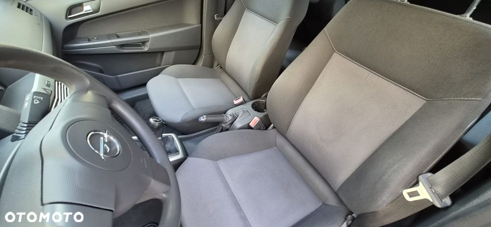 Opel Astra 1.6 Essentia - 10