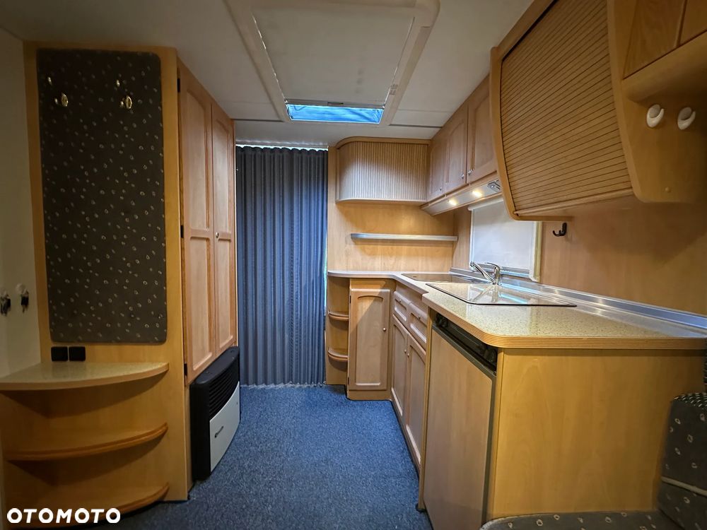 Burstner 500 VENTANA z napędem i markizą kasetową THULE. - 14