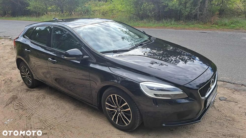 Volvo V40 T2 Momentum - 1