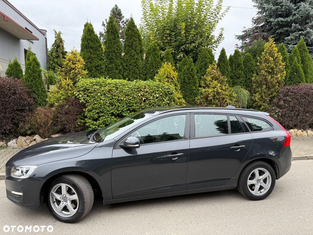 Volvo V60 D2 Momentum - 2