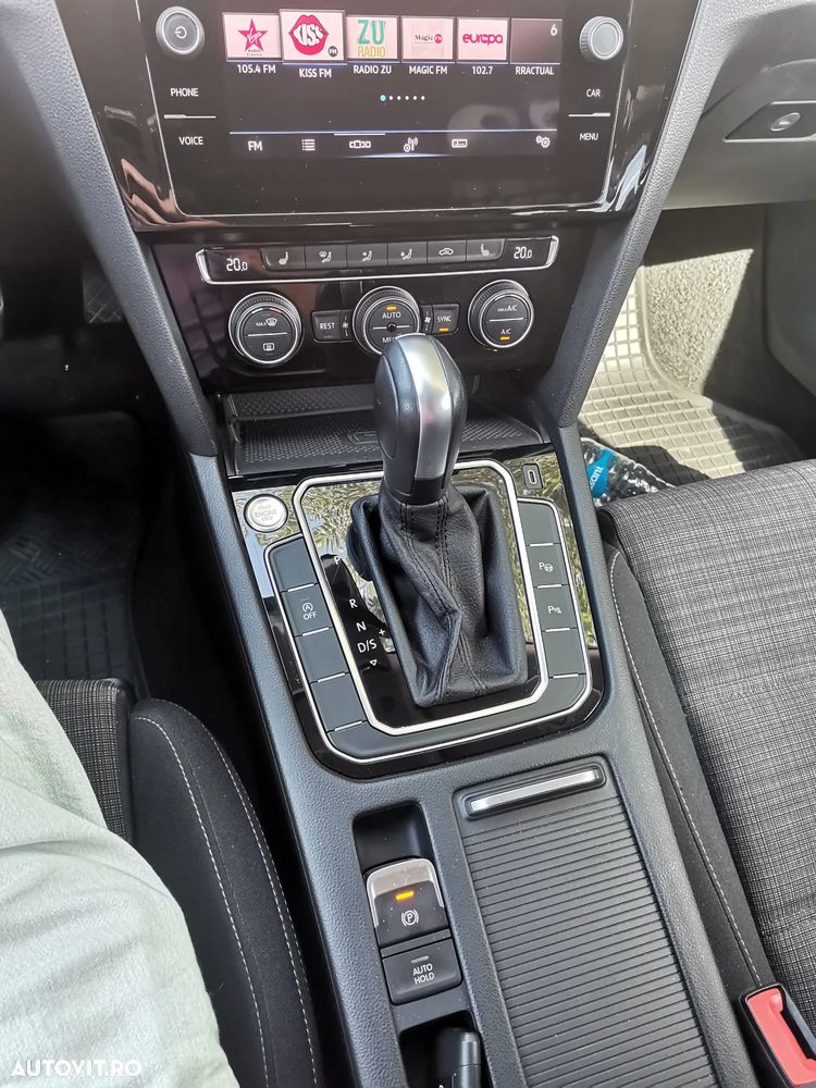 Volkswagen Passat 2.0 TDI DSG Trendline - 11