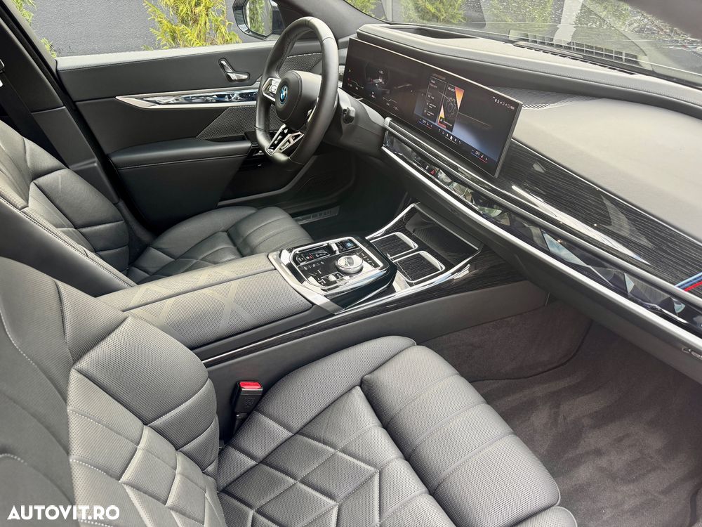 BMW i7 - 25
