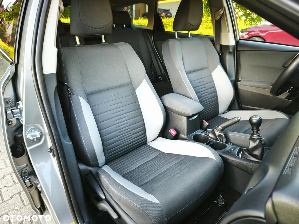 Toyota Auris 1.6 D-4D Dynamic - 20