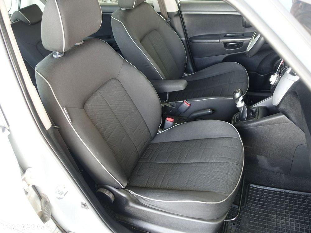 Kia Venga - 18