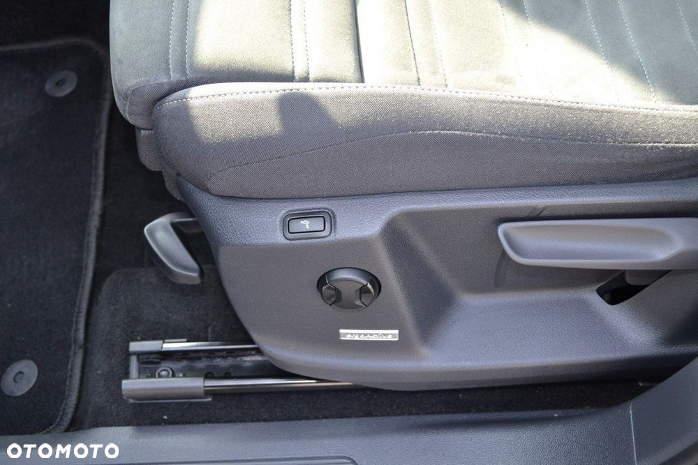 Volkswagen Touran - 30