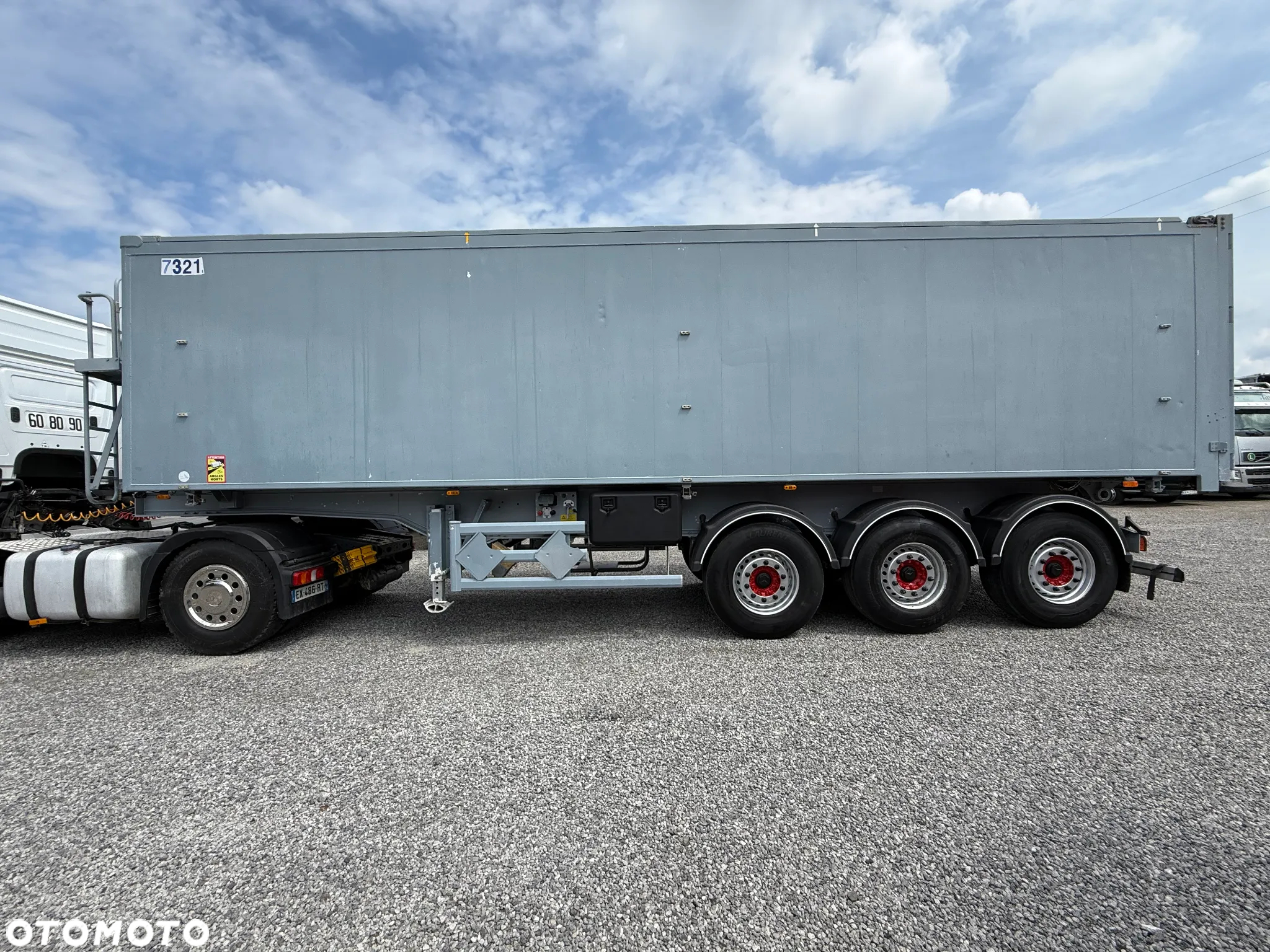 Stas 51 m3 OSIE MERCEDES PODNOSZONA OŚ - 6