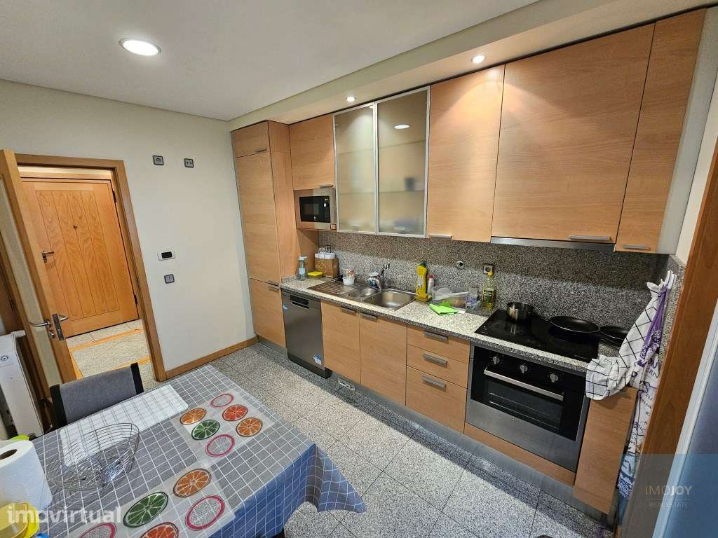 Apartamento T2+1 espaçoso e confortável para arrendamento em Rio Tinto - Grande imagem: 5/16