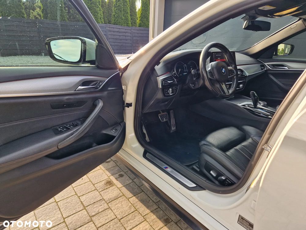 BMW Seria 5 530i xDrive M Sport Edition - 13