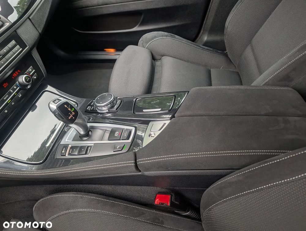 BMW Seria 5 520d M Sport - 36