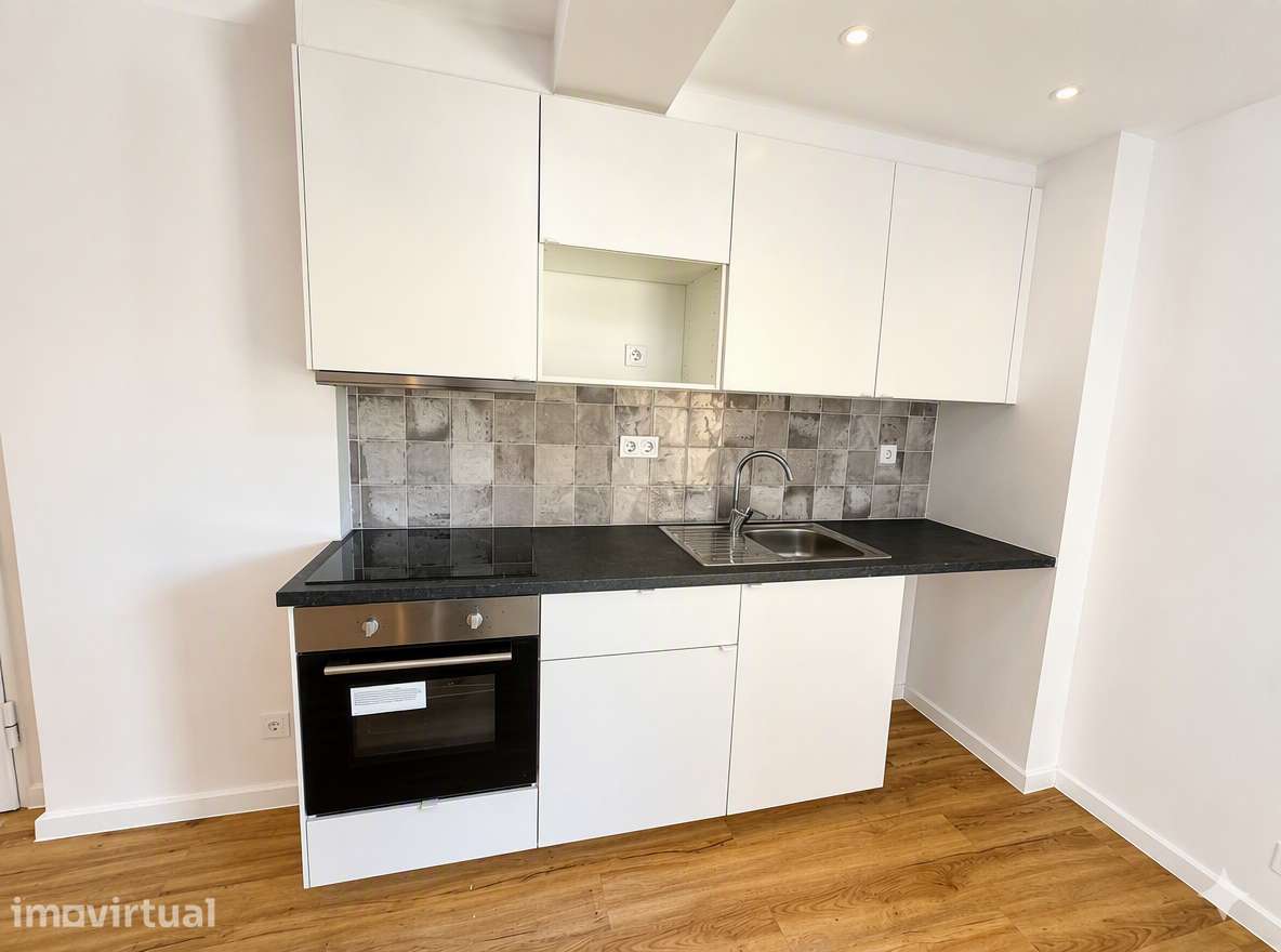 T2 Remodelado com Varanda de 13 m² - Queluz - Grande imagem: 5/26