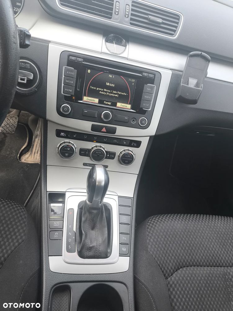 Volkswagen Passat 2.0 TDI DSG Comfortline - 5