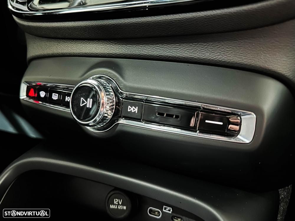 Volvo C40 Recharge 82 kWh Twin Motor Plus - 37