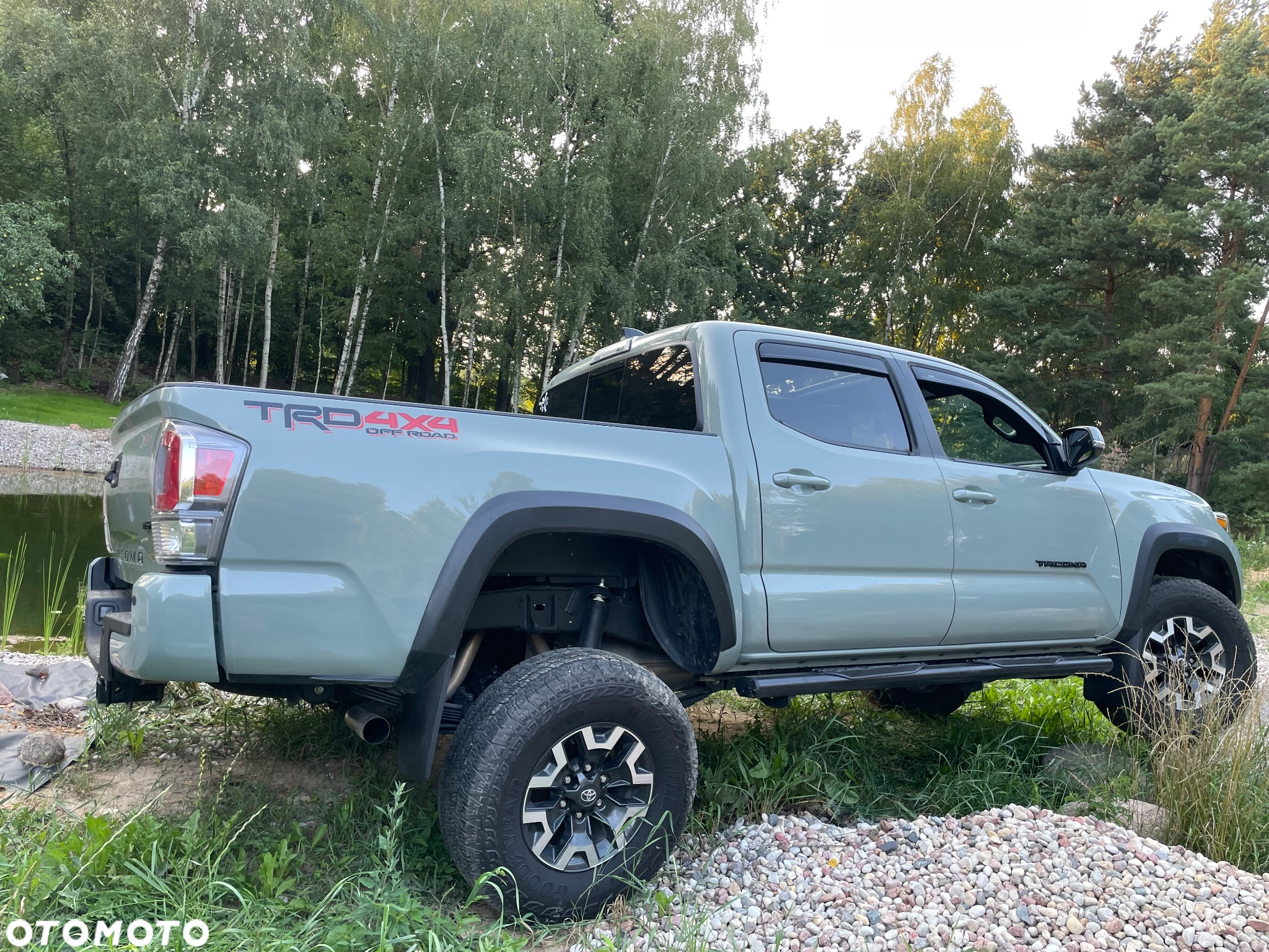 Toyota Tacoma - 2