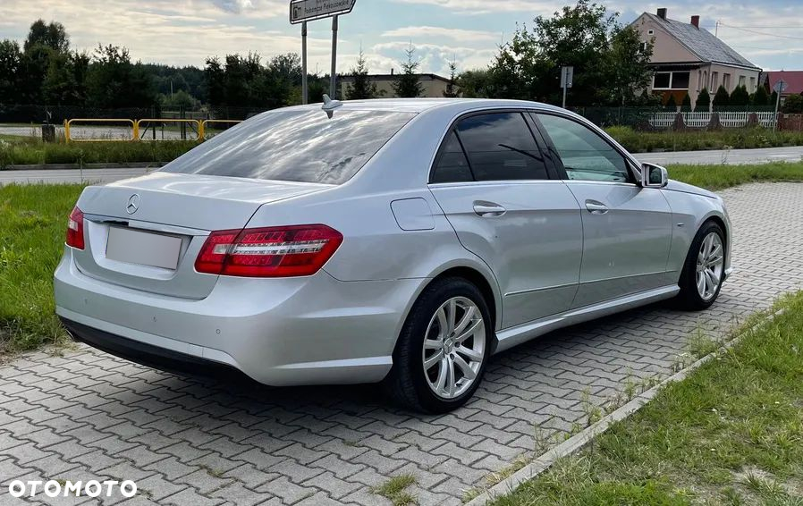 Mercedes-Benz Klasa E 220 CDI BlueEff Avantgarde - 3