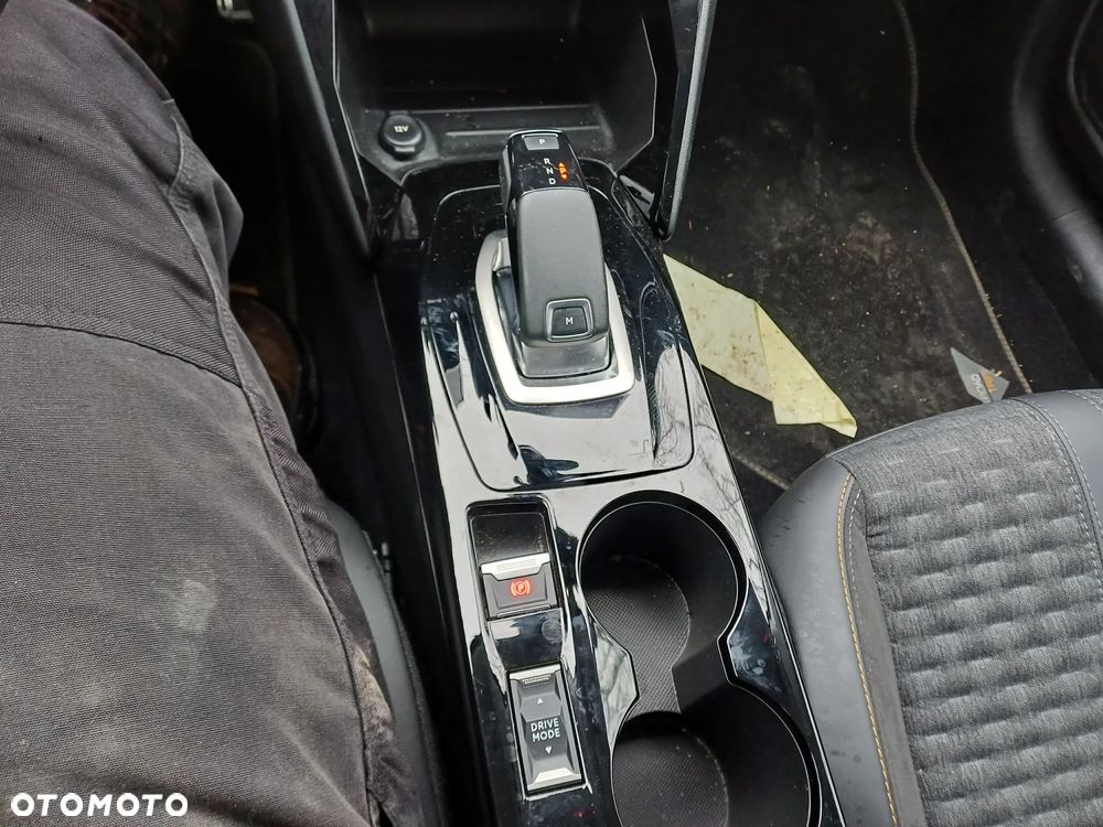 Peugeot 208 PureTech 100 EAT8 GT Pack - 11