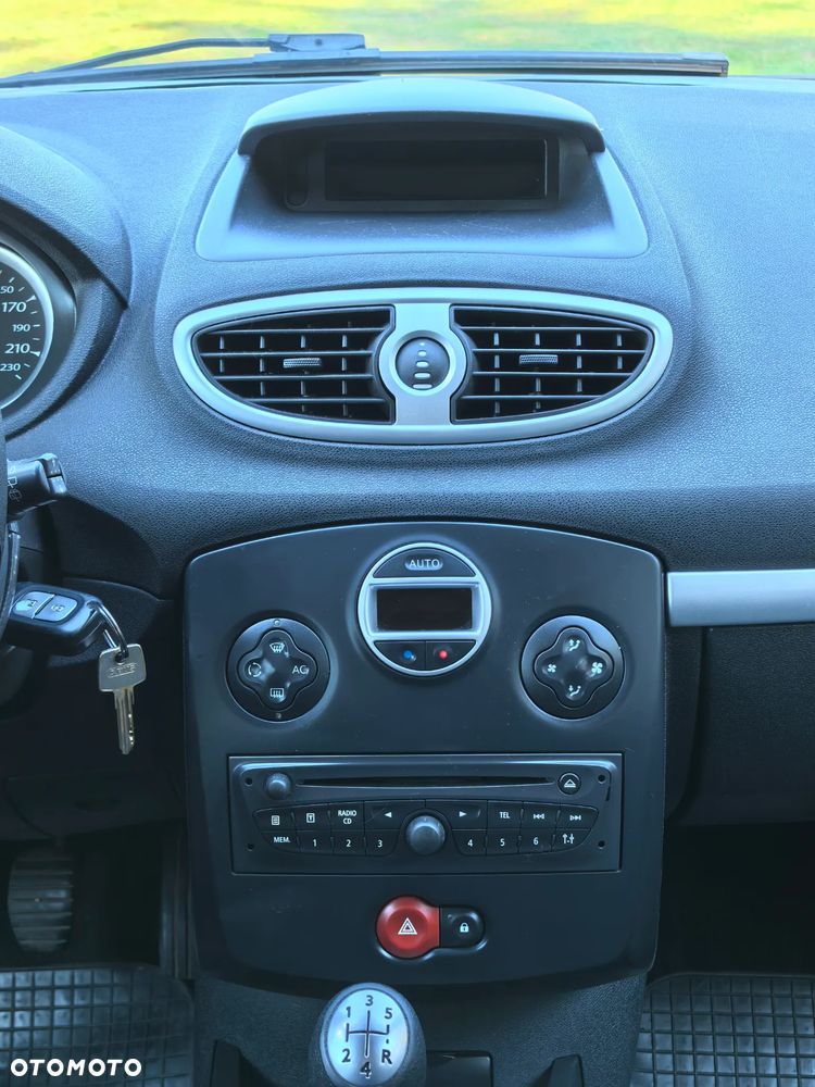 Renault Clio 1.2 16V Authentique - 11