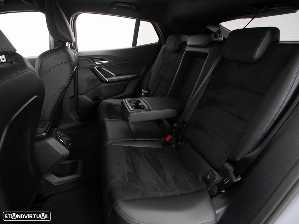 BMW iX2 eDrive20 Pack Desportivo M - 11